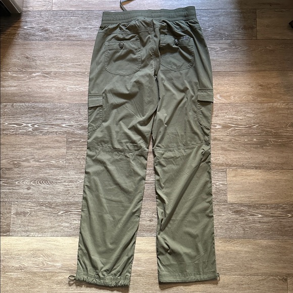 L.L. BEAN | Women's Vista Camp Pants, Straight-Leg Cargo in Thyme - Picture 10 of 16